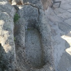 Los enterramientos excavados en roca, una reseña arqueológica